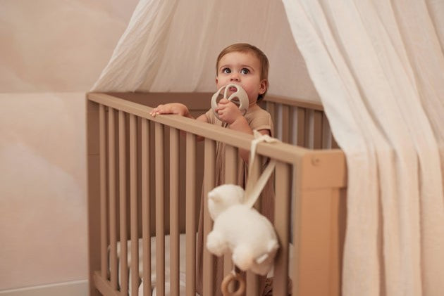 Jollein Ball aus Silikon - sensorischer Baby Spielball Nougat