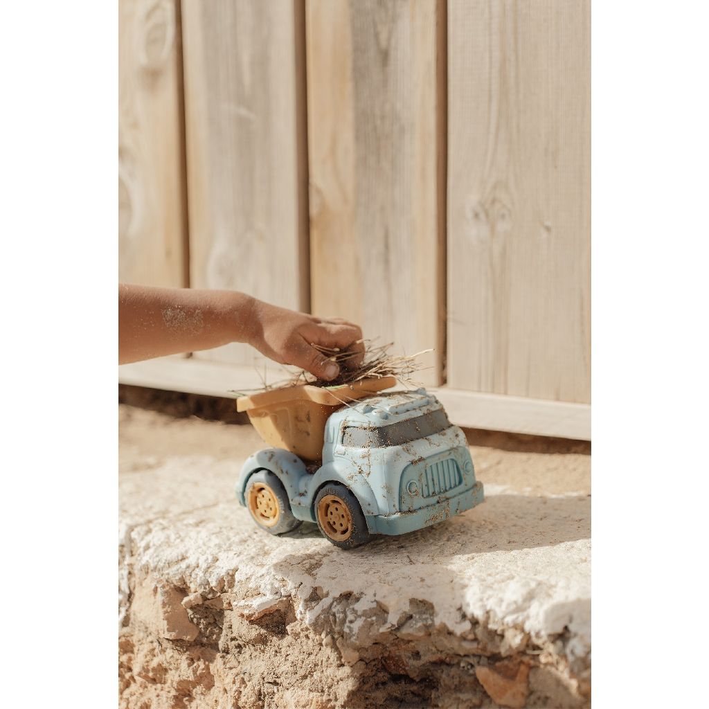 Little Dutch Sandlaster blau - der Ocean Dreams Kipplaster Truck