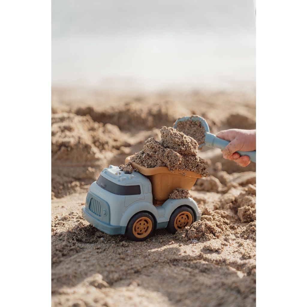 Little Dutch Sandlaster blau - der Ocean Dreams Kipplaster Truck