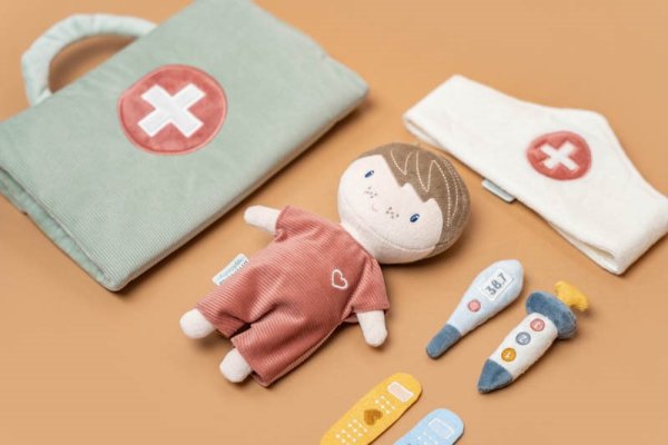 Doktor Spielset Kuschelpuppe Jim Little Dutch Jim Puppe Krankenpflege Spielset