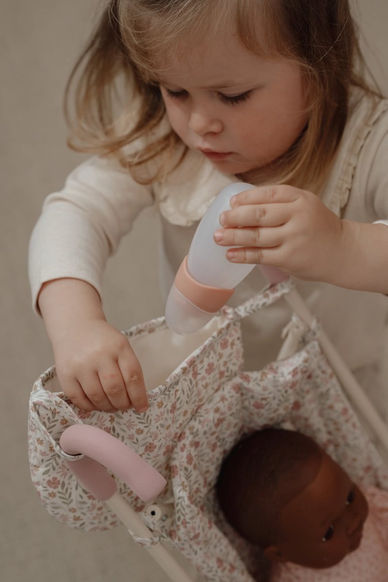 Puppe Buggy Set Noa und weisser Puppenbuggy Spiel Bundle Little Dutch