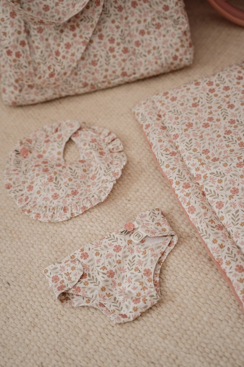 Bundle: Baby Puppe Noa + Puppenwickeltasche Little Dutch